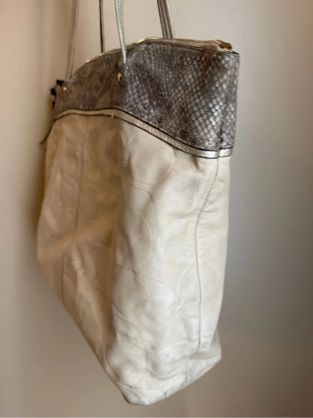 COACH LAURA EMBOSSED SIGNATURE TOTE F19696 Cream Purple Liner *thrashed*